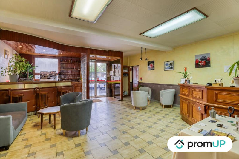 Local commercial - 1 097 m² - 22 pièces