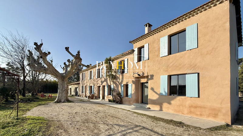 Mas - 380 m² - 12 pièces