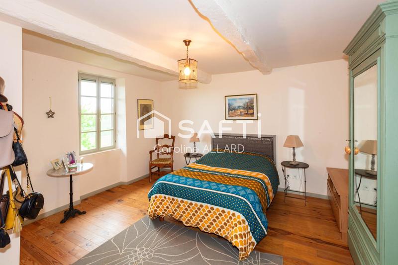 Maison - 204 m² - 7 pièces