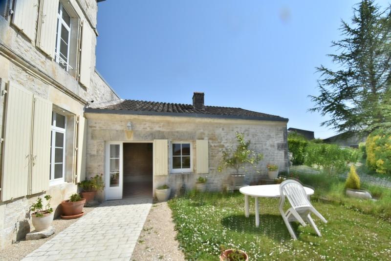 Maison de maîtres - 314 m² - 12 pièces