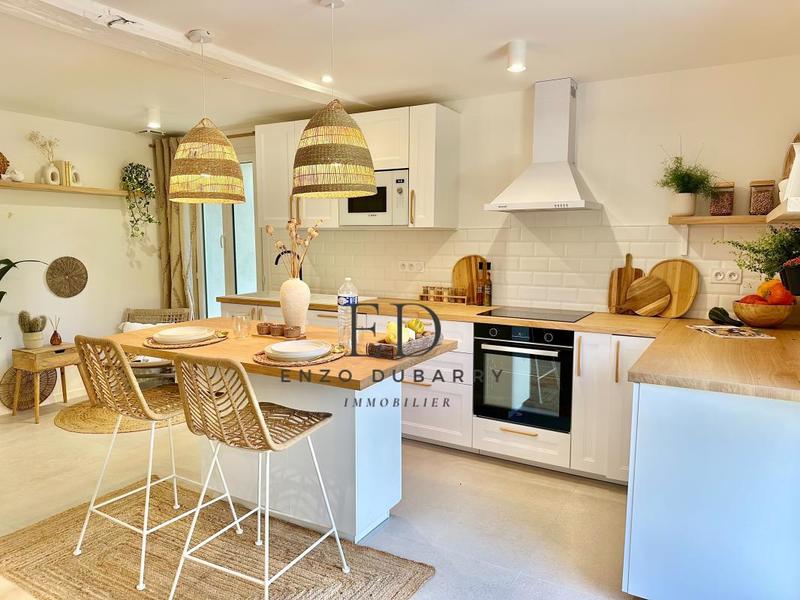 Maison - 260 m² - 6 pièces