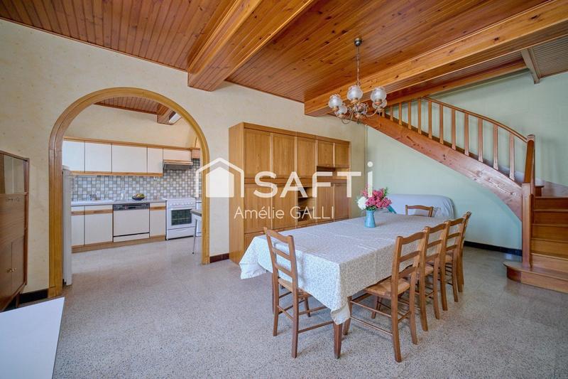 Maison - 242 m² - 9 pièces