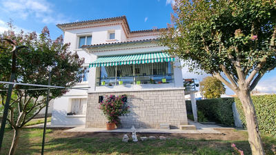 Maison - 185 m² - 9 pièces