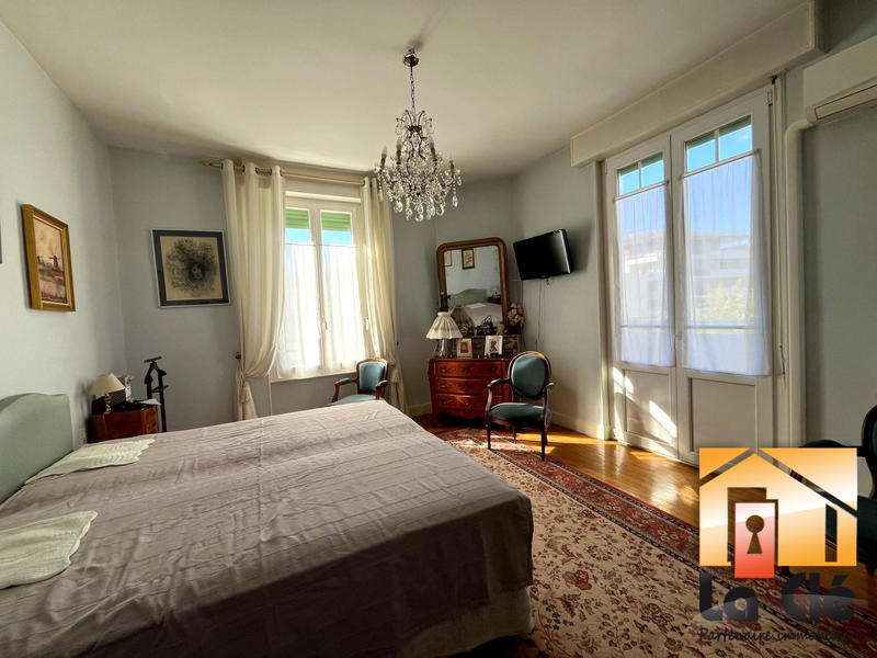 Maison ancienne - 217 m² - 9 pièces