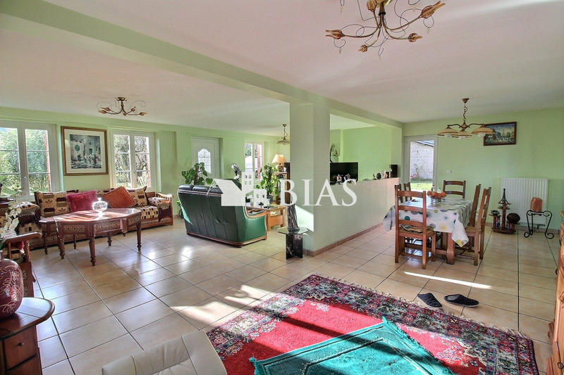 Maison - 239 m² - 7 pièces