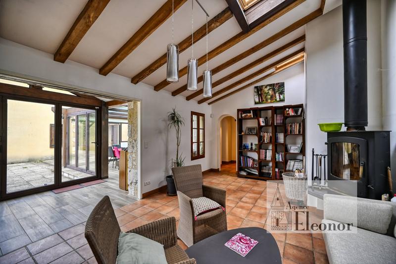 Maison traditionnelle - 477 m² - 23 pièces