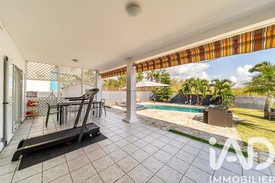 Maison - 235 m² - 7 pièces