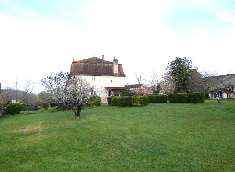 Maison - 360 m² - 12 pièces