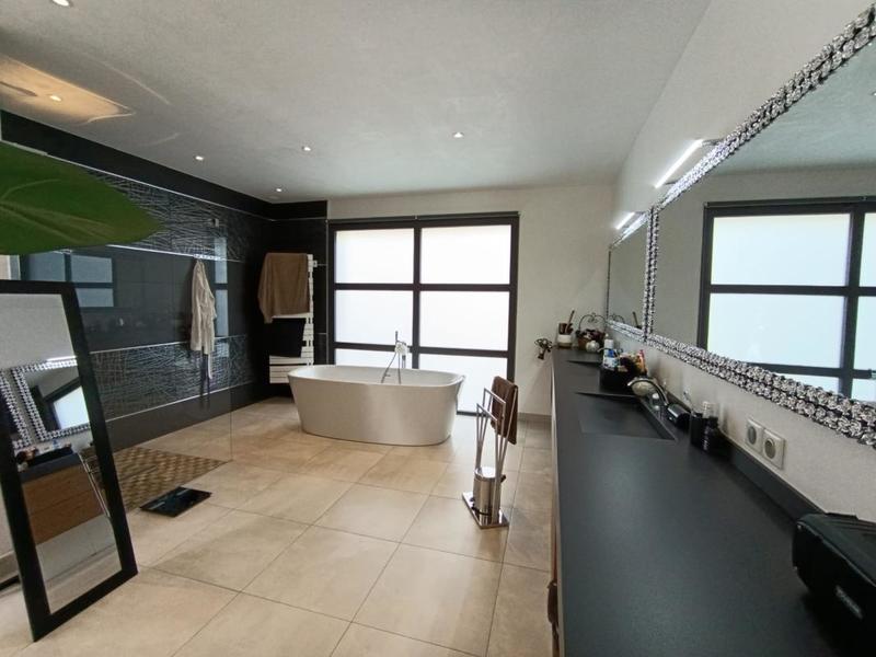 Villa - 270 m² - 10 pièces