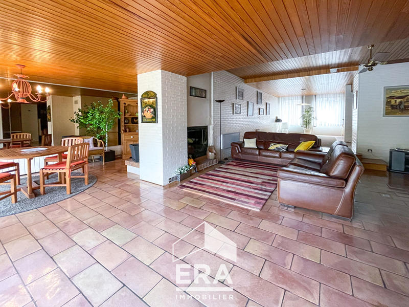 Maison - 238 m² - 6 pièces