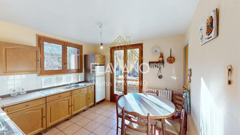 Maison - 234 m² - 11 pièces