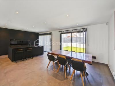 Maison - 159 m² - 6 pièces