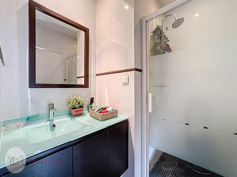 Maison - 203 m² - 9 pièces