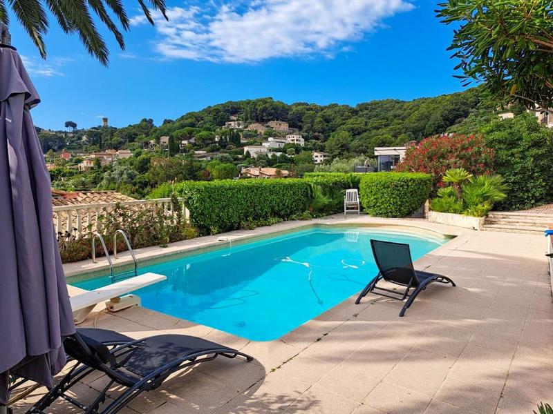 Villa - 234 m² - 9 pièces