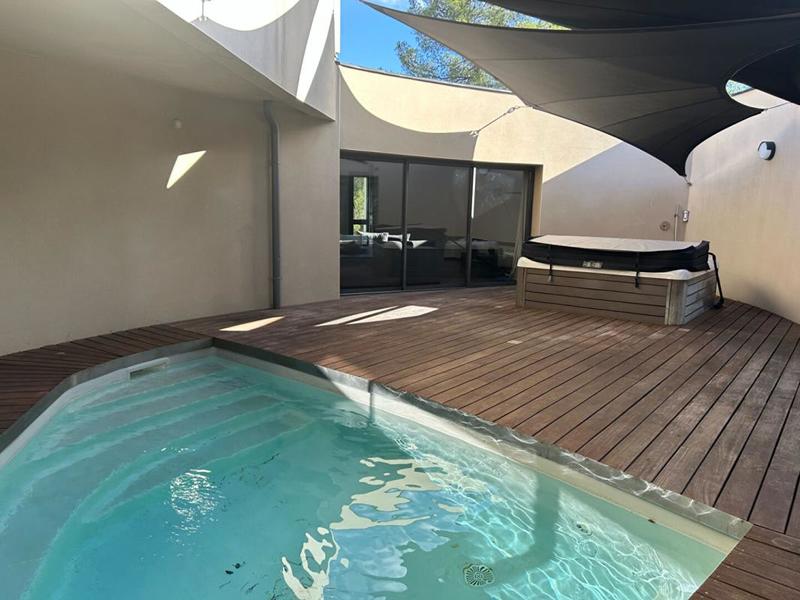 Villa - 394 m² - 11 pièces