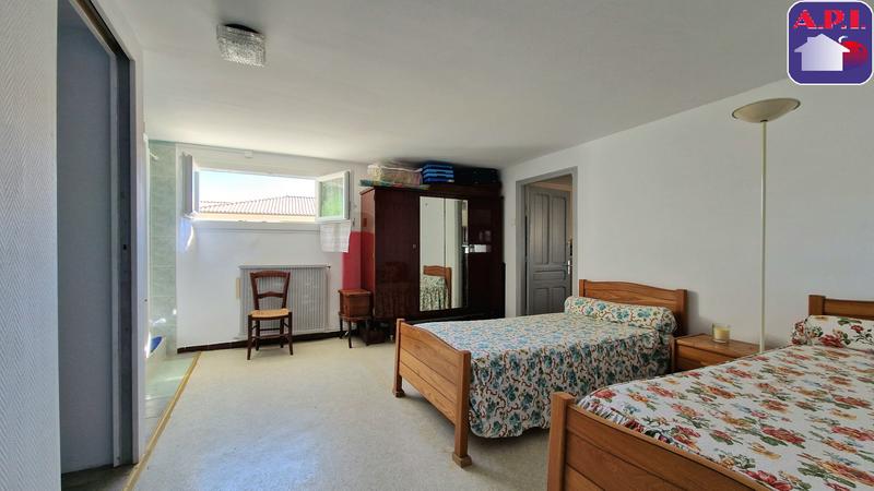 Maison - 204 m² - 6 pièces