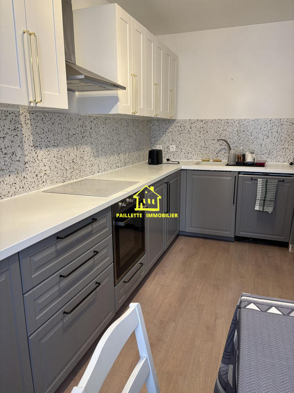 Appartement - 15 m² - 8 pièces