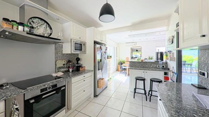 Maison - 215 m² - 9 pièces