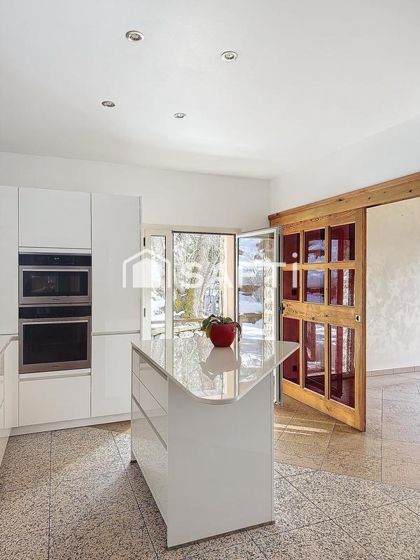 Maison - 251 m² - 10 pièces