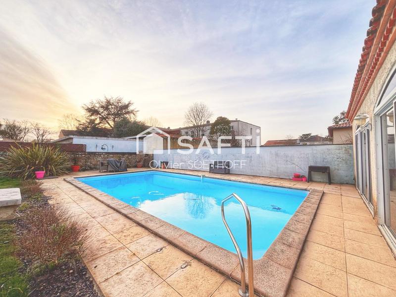 Maison - 210 m² - 6 pièces