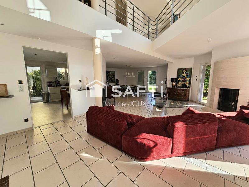 Maison - 375 m² - 7 pièces