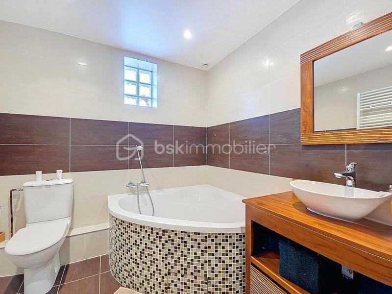 Maison - 180 m² - 6 pièces