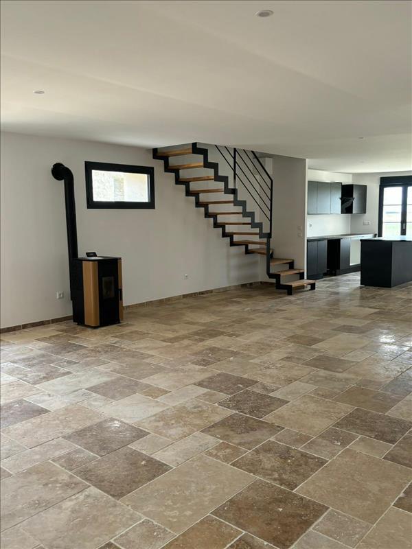 Maison en pierre - 140 m² - 4 pièces