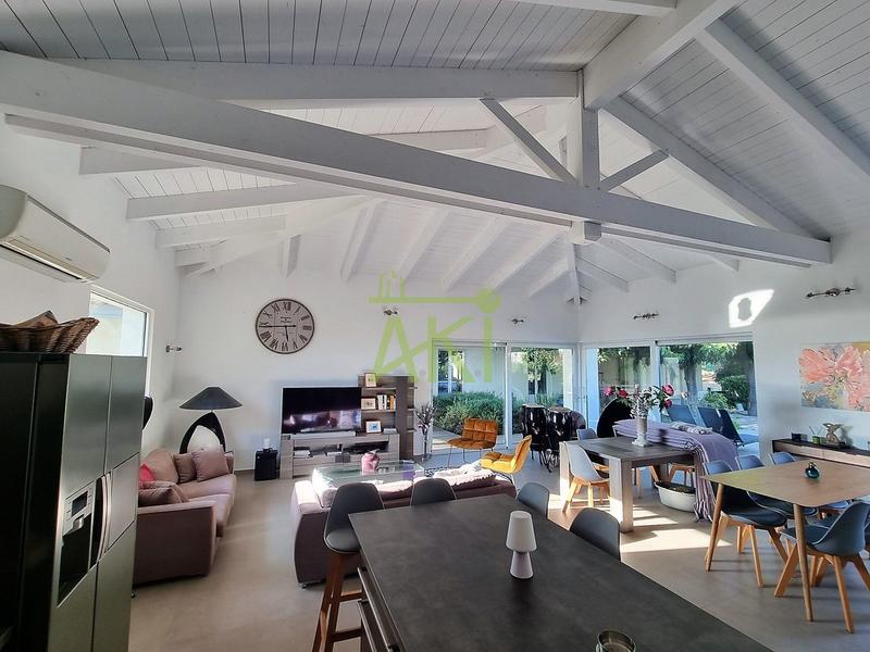 Maison - 278 m² - 9 pièces