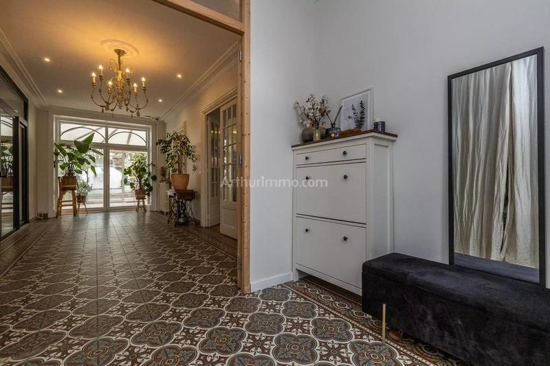 Maison - 237 m² - 9 pièces