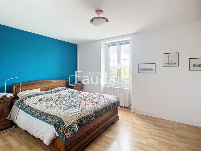 Maison - 170 m² - 9 pièces