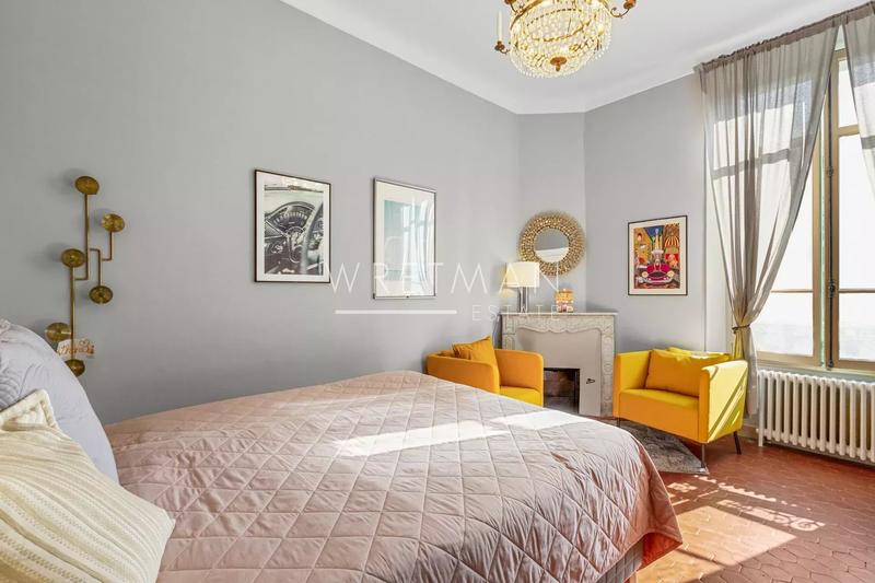 Villa - 242 m² - 9 pièces