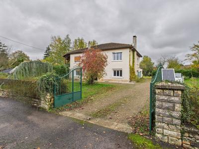 Maison - 219 m² - 5 pièces