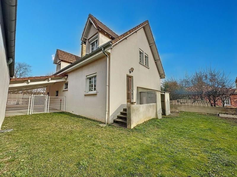 Maison - 210 m² - 6 pièces