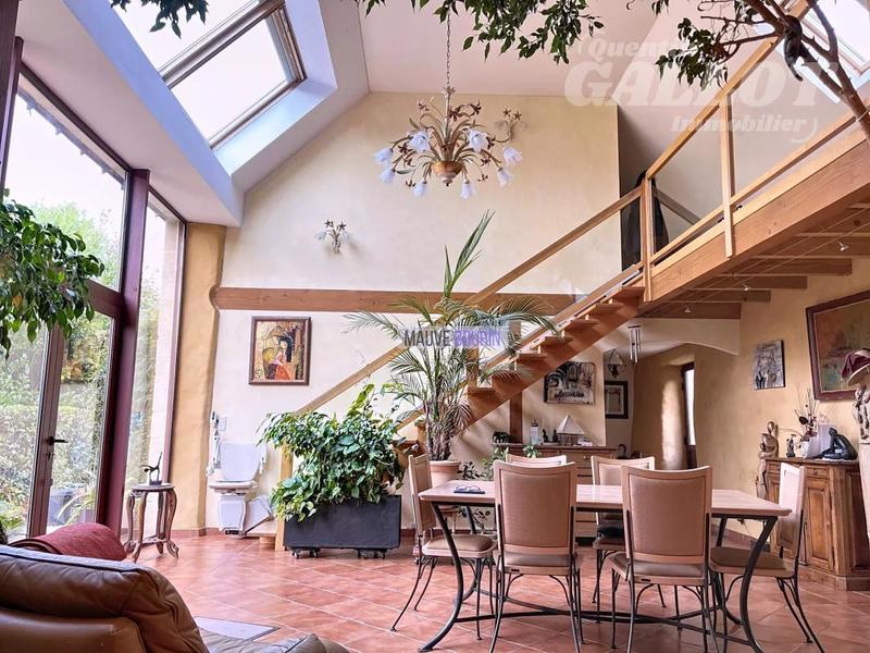 Maison - 240 m² - 9 pièces