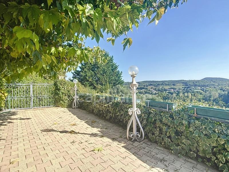 Maison - 212 m² - 7 pièces