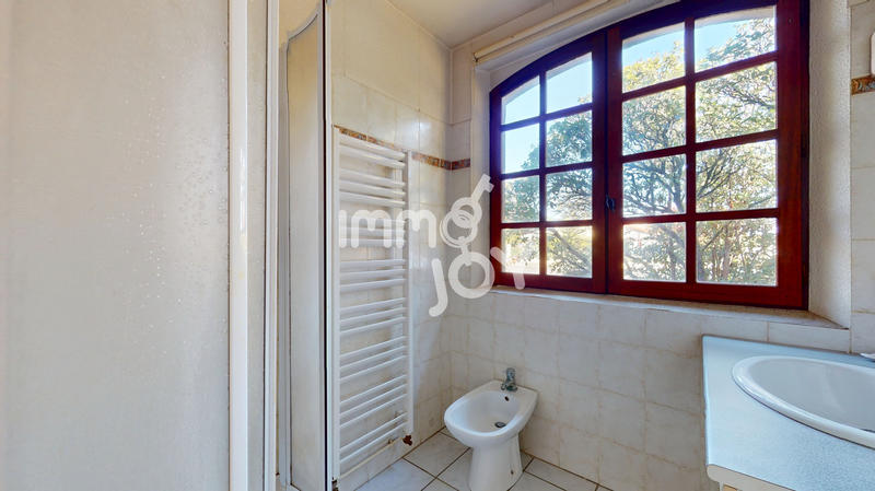 Maison - 220 m² - 8 pièces