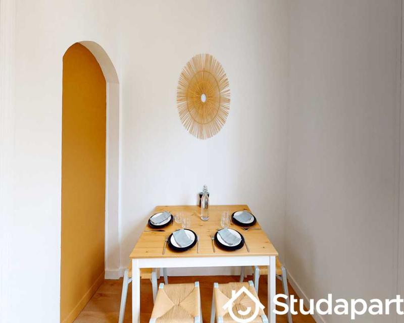 Chambre - 70 m² - 1 pièce