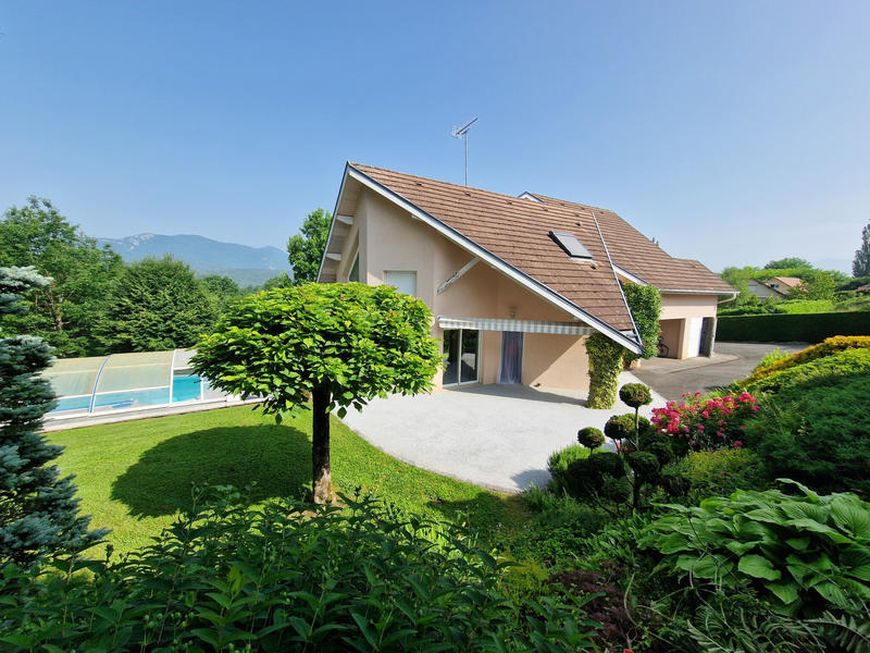 Maison - 185 m² - 8 pièces