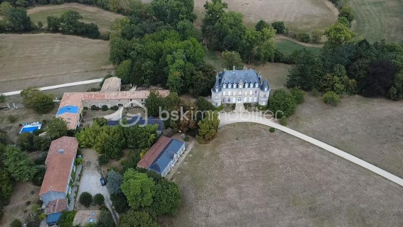 Maison en pierre - 250 m² - 7 pièces