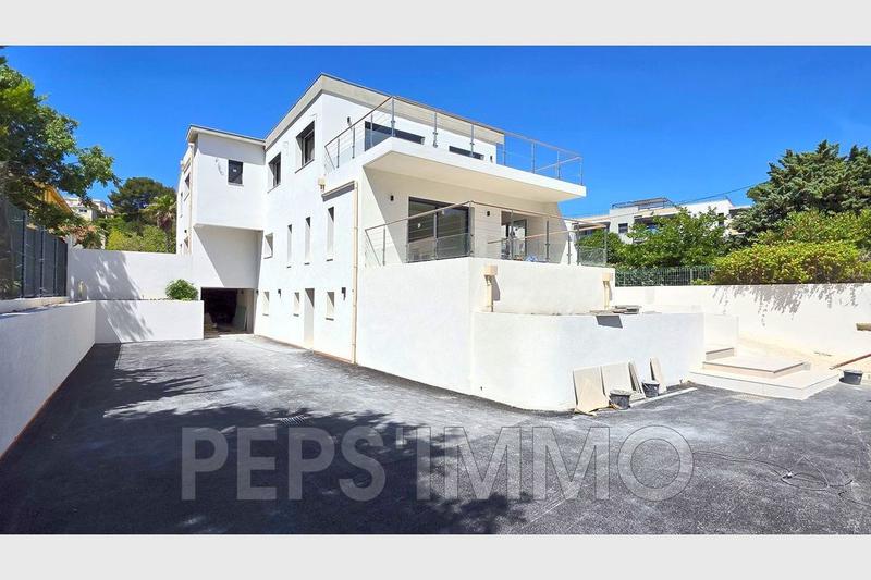 Appartement - 175 m² - 6 pièces