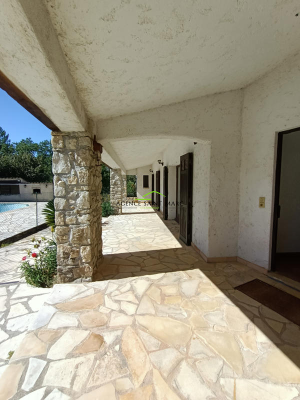 Propriété - 180 m² - 6 pièces