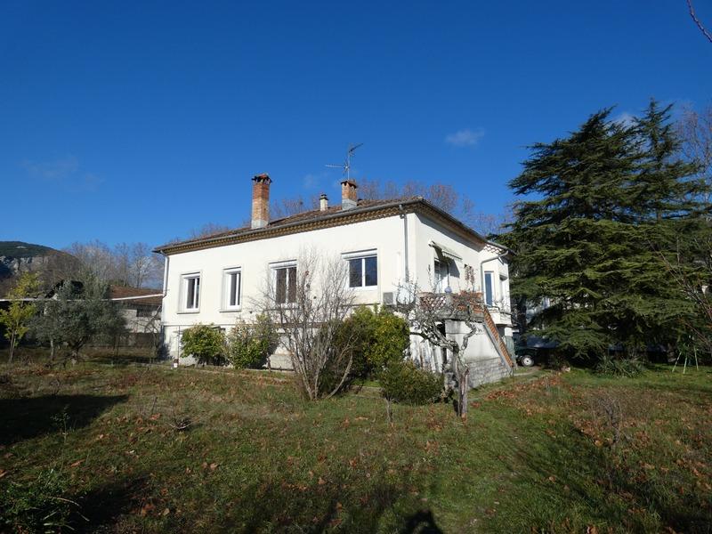 Maison - 202 m² - 7 pièces