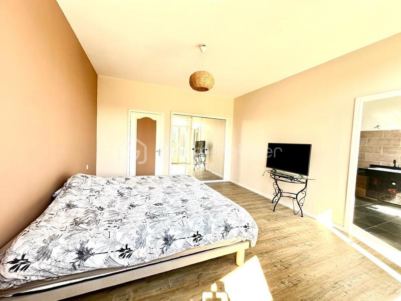 Demeure - 257 m² - 9 pièces