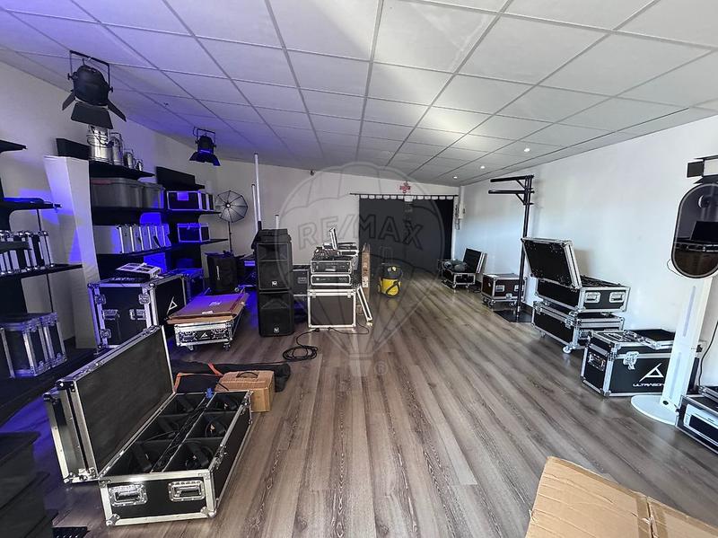 Local commercial - 1 241 m² - 6 pièces