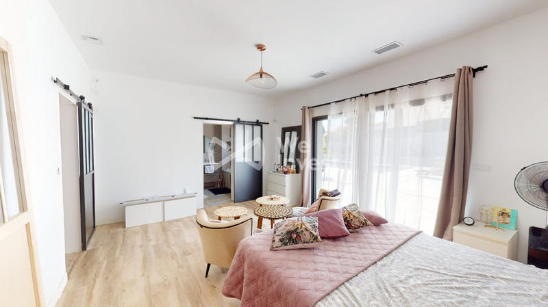 Villa - 235 m² - 6 pièces