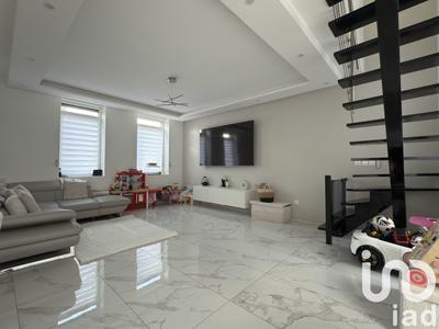 Maison - 98 m² - 4 pièces