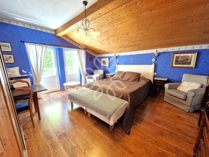 Maison - 285 m² - 6 pièces