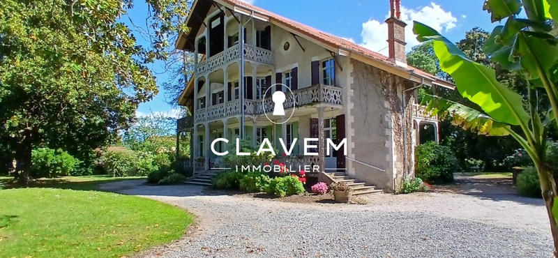 Maison - 350 m² - 15 pièces