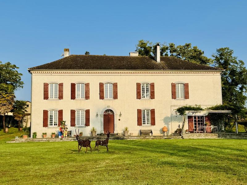 Maison - 365 m² - 8 pièces