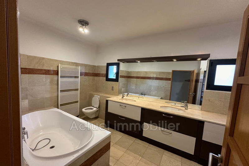 Propriété - 300 m² - 8 pièces